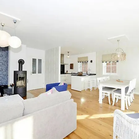 House In Wyk Near South Beach, Cleaning Included *